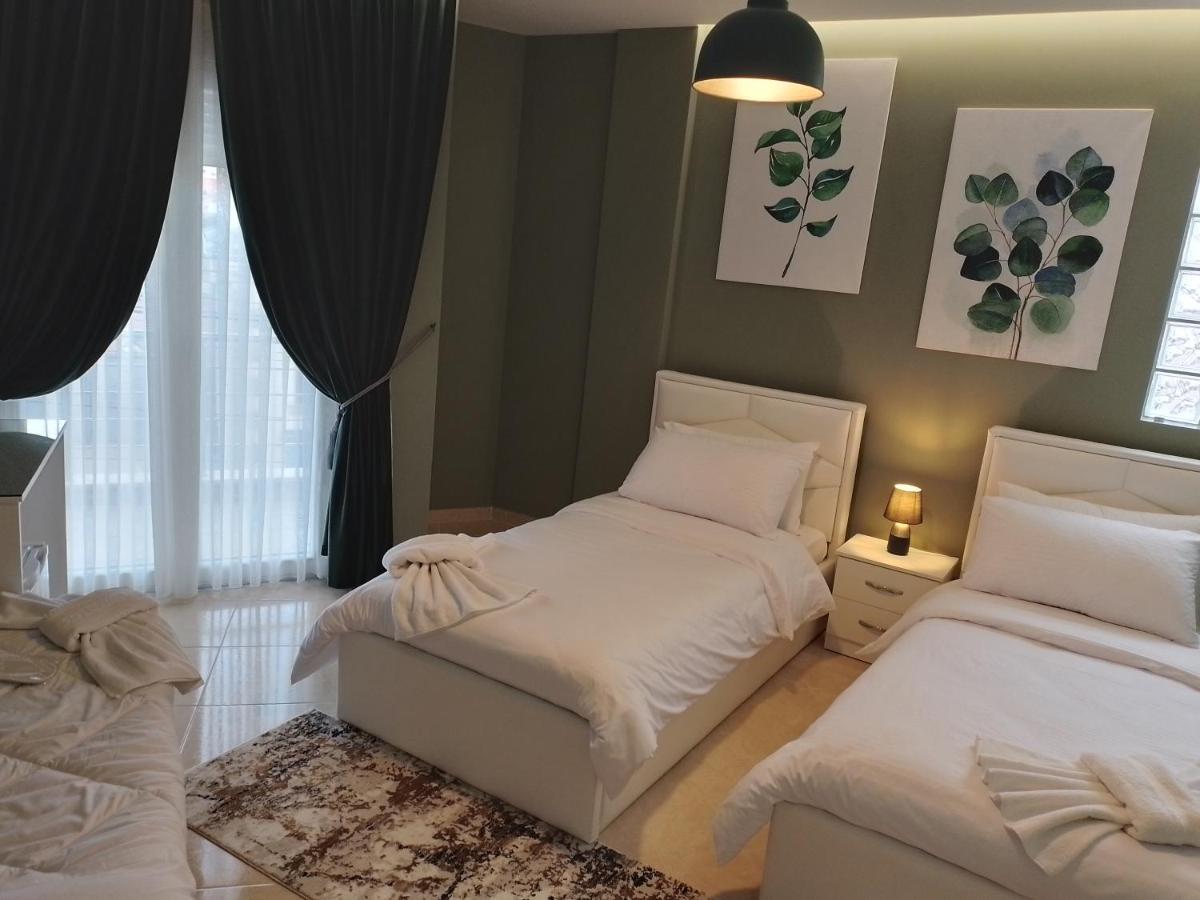 Ajilin Hotel Rooms Корча Екстер'єр фото