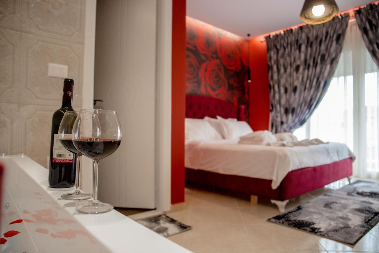 Ajilin Hotel Rooms Корча Екстер'єр фото