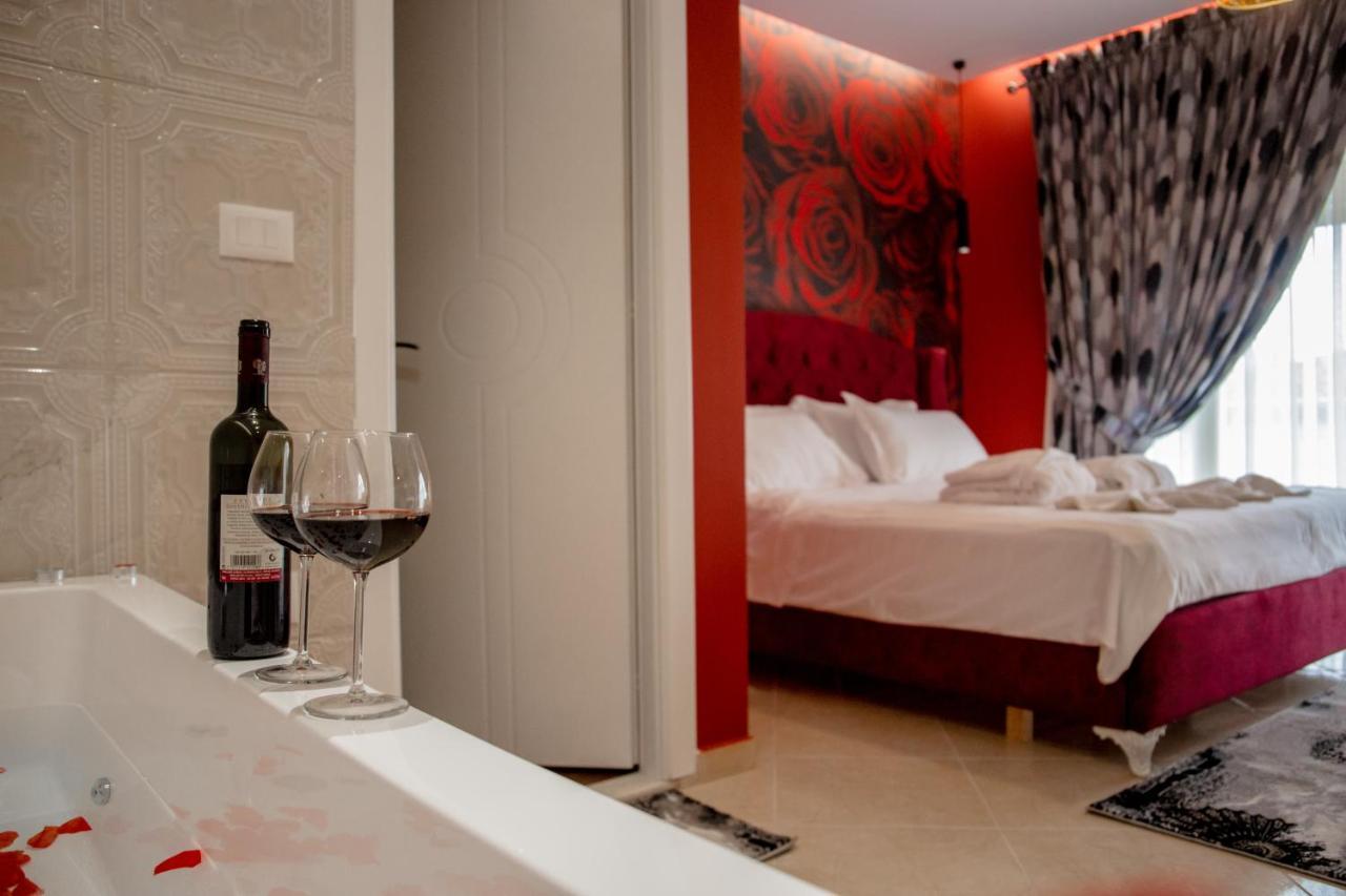 Ajilin Hotel Rooms Корча Екстер'єр фото