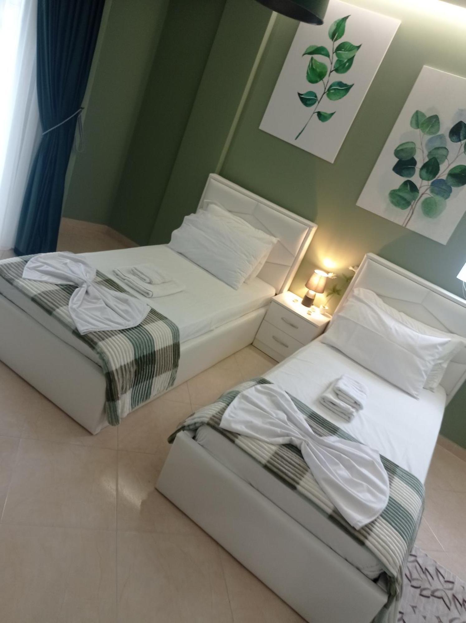Ajilin Hotel Rooms Корча Екстер'єр фото