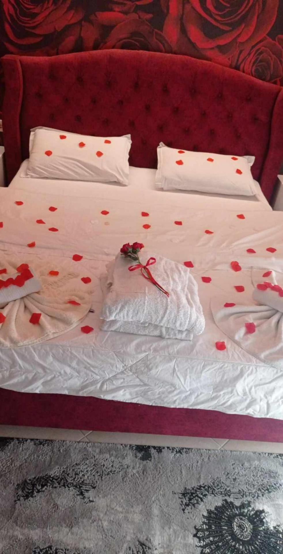 Ajilin Hotel Rooms Корча Екстер'єр фото