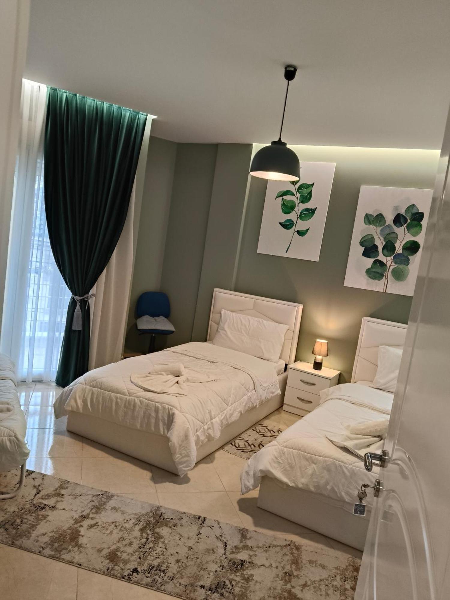 Ajilin Hotel Rooms Корча Екстер'єр фото