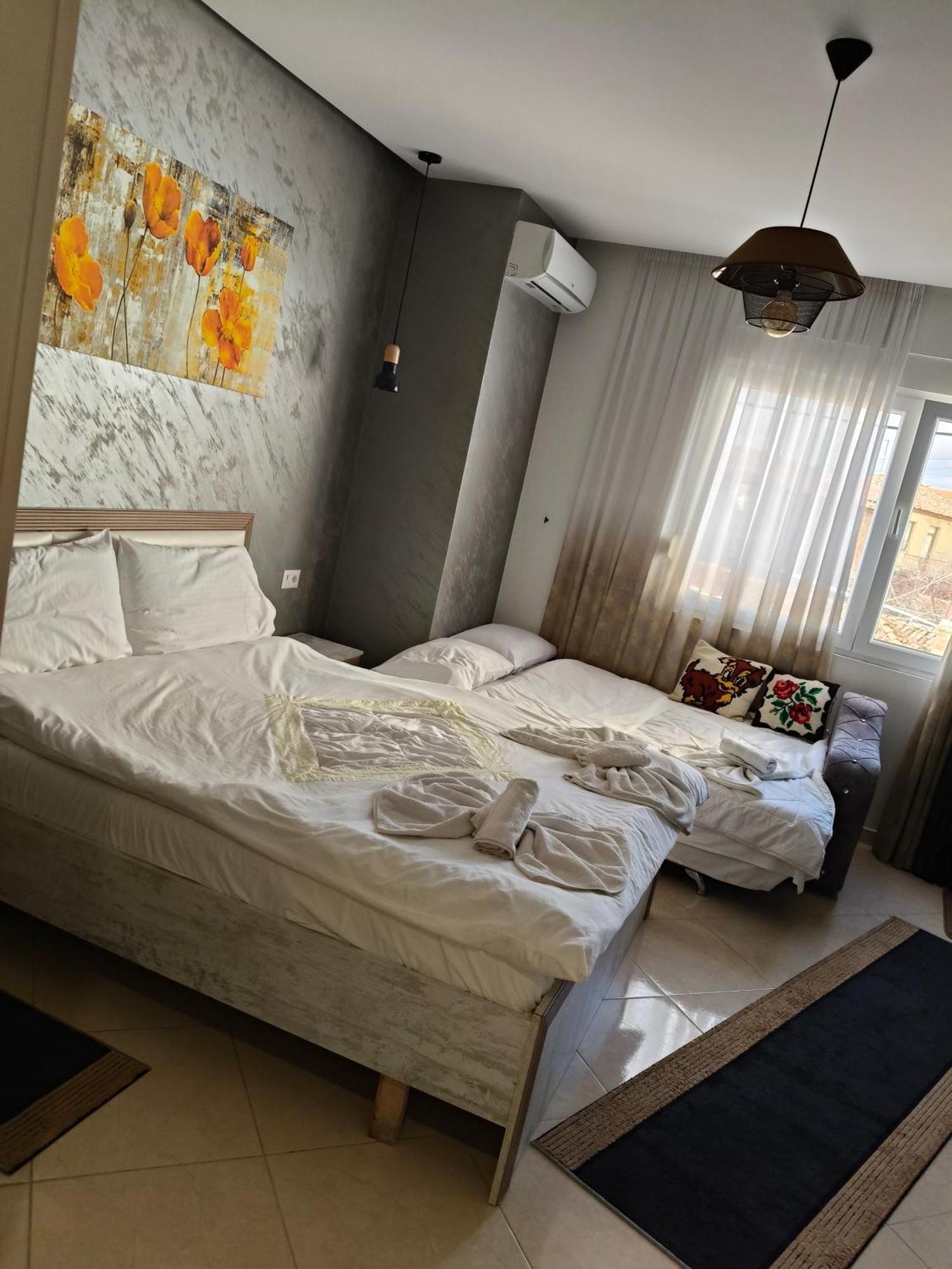 Ajilin Hotel Rooms Корча Номер фото
